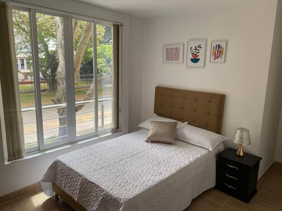 Lindo Apartamento Con Estacionamiento ブガ エクステリア 写真